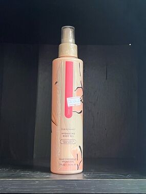 Pure Romance Hydrating Body Oil Spray in Love Story